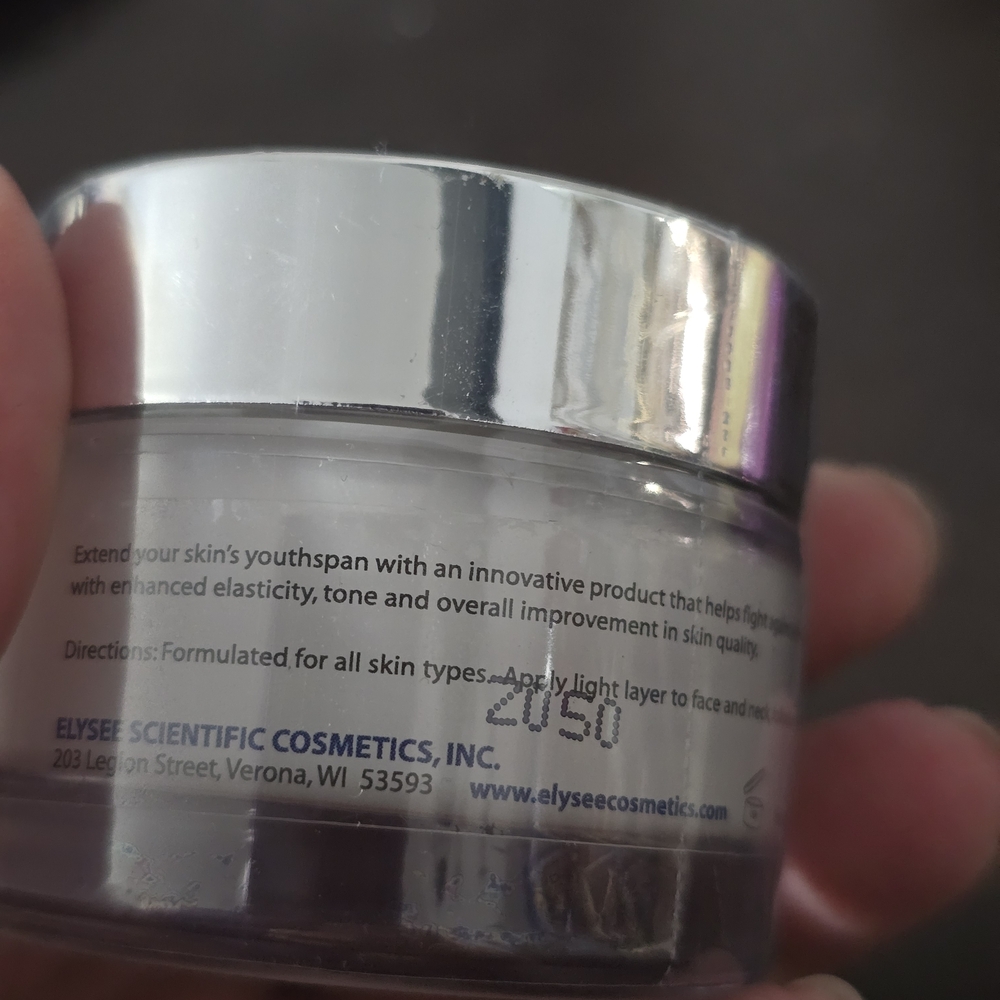 Youth Skincare Set with Blue and Silver Packaging - Picture 4 of 13